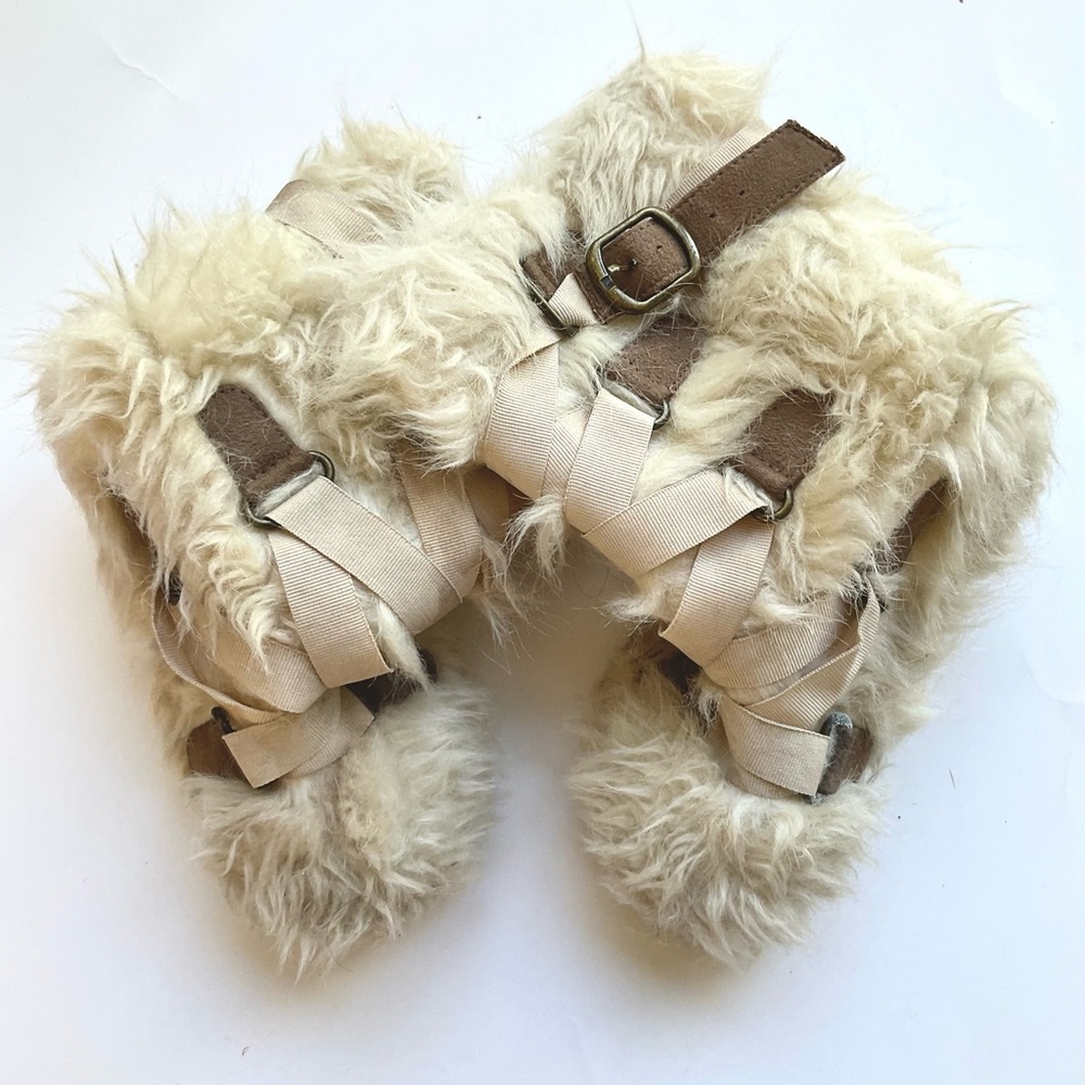 Joyfolie Lexi size 11 Cozy Cream and Brown Kids Shoes